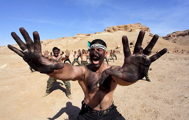 伊拉克青年志願軍沙漠苦訓 對抗“伊斯蘭國”