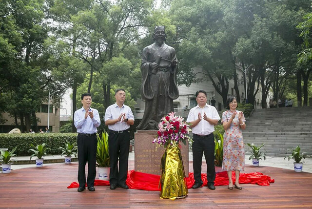 朱虹：傳承優秀文化 堅定立德樹人