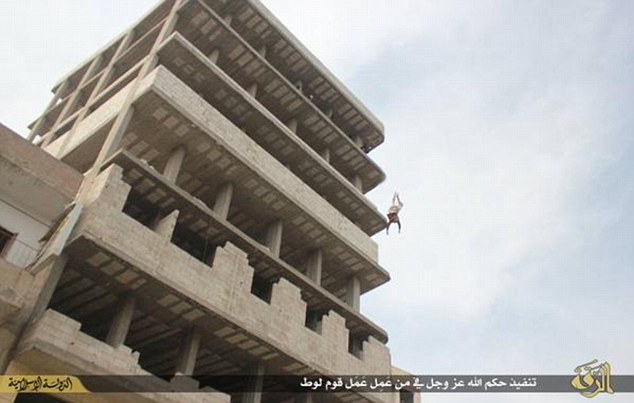 叙利亚男同性恋被ISIS推下楼后用石块砸死