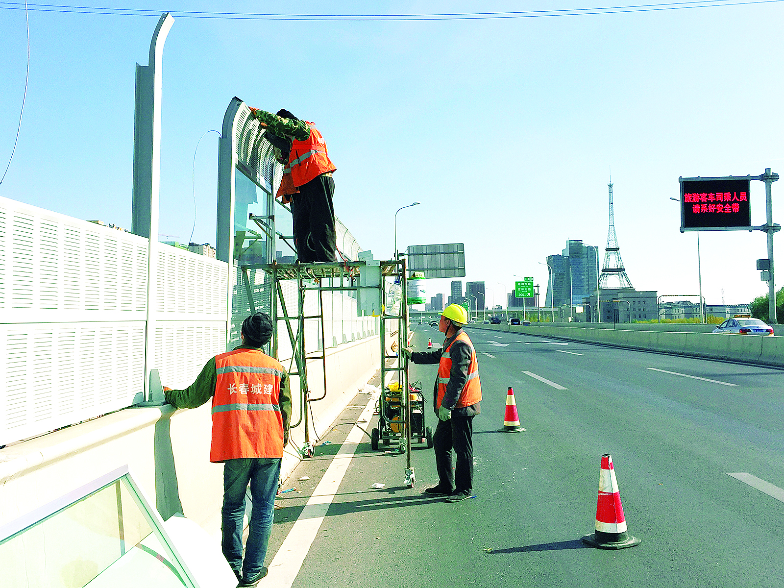 长春市快速路增设2.66万米声屏障