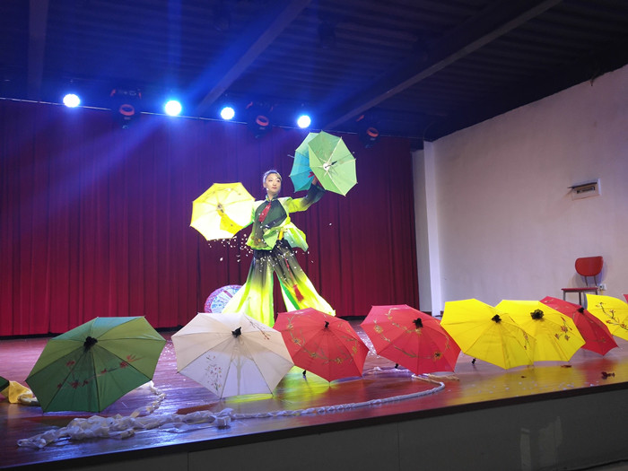 【河南在線-文字列表(頁面標題:寶豐縣用“魔術+”推動文化産業融合發展)】【移動端-文字列表】魔術搭臺經濟唱戲 寶豐縣用“魔術+”推動文化産業融合發展