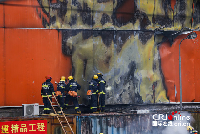 上海地铁12号线一在建工地着火