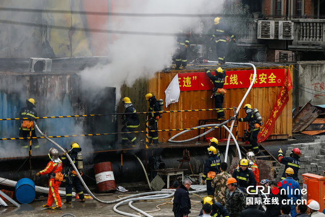 上海地铁12号线一在建工地着火