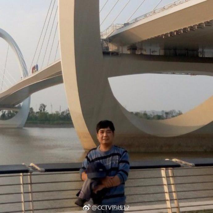 四川震后网友寻人 实习女大学生失联