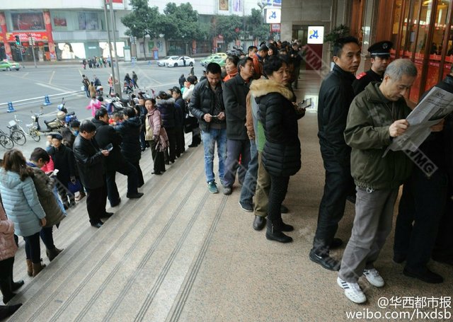 “羊年”賀歲普通紀念幣正式發行 各地民眾熱情兌換 “羊年”賀歲普通紀念幣正式發行 各地民眾熱情兌換