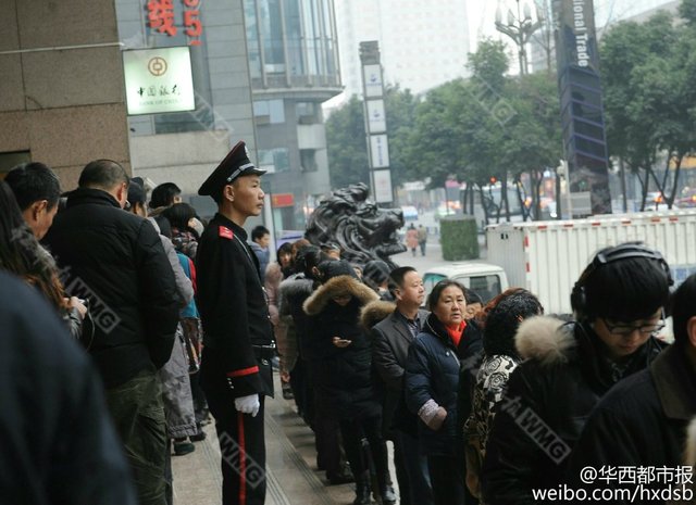 “羊年”賀歲普通紀念幣正式發行 各地民眾熱情兌換 “羊年”賀歲普通紀念幣正式發行 各地民眾熱情兌換