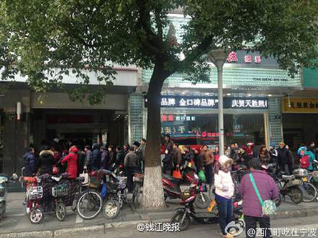 “羊年”賀歲普通紀念幣正式發行 各地民眾熱情兌換 “羊年”賀歲普通紀念幣正式發行 各地民眾熱情兌換