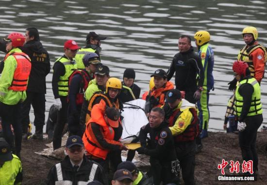 台湾复兴航空坠机事故已致38人遇难 5人失联