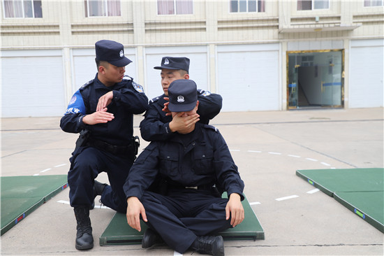 【B】郑州出入境边防检查站开展警务实战技能专项练兵