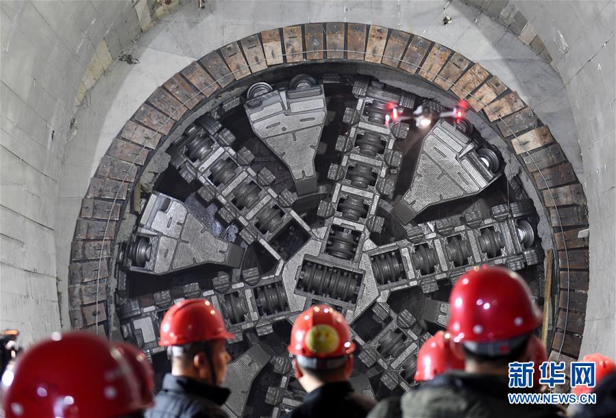 我国穿越海底距离最长地铁隧道贯通