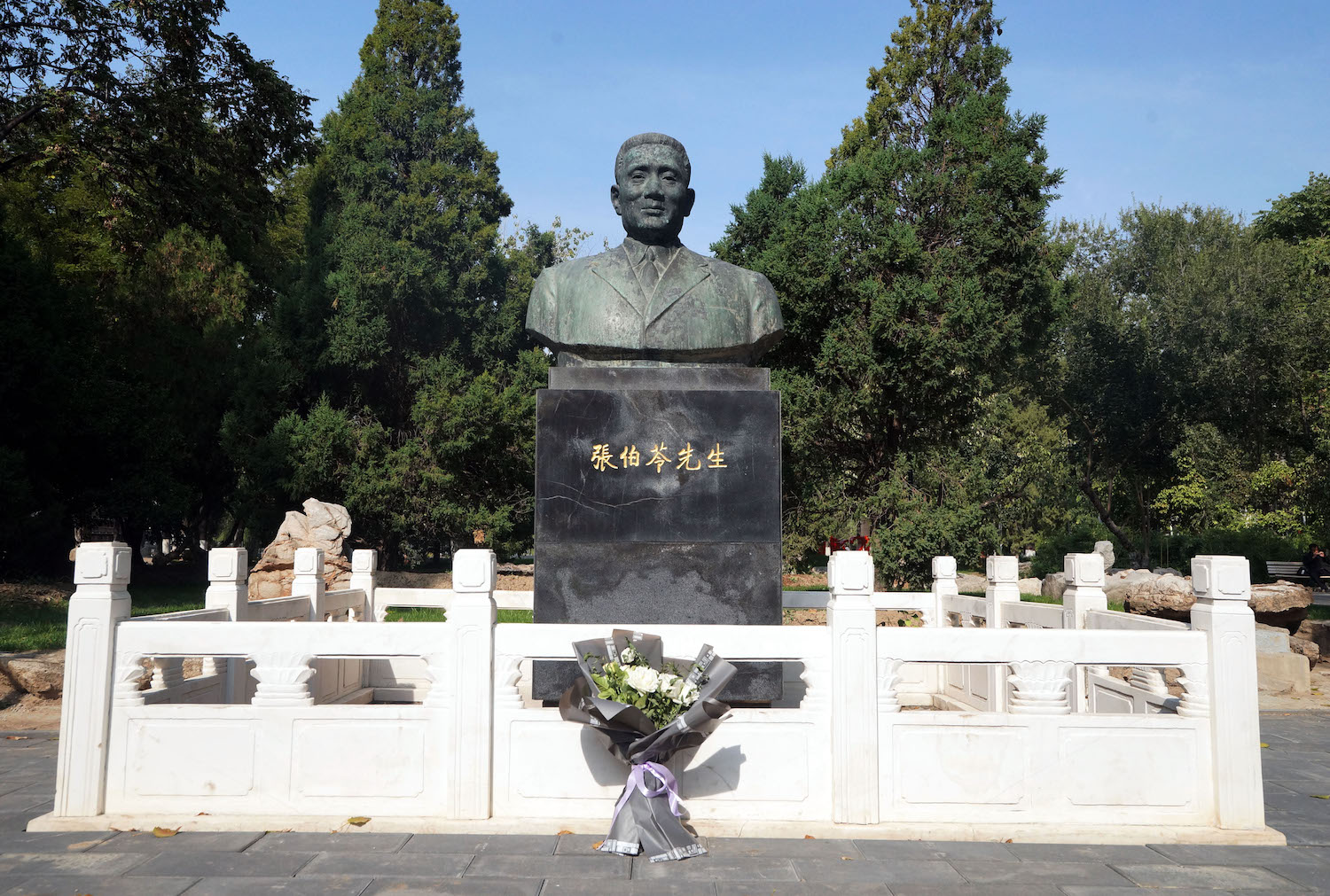 南开大学校园中的张伯苓雕像.