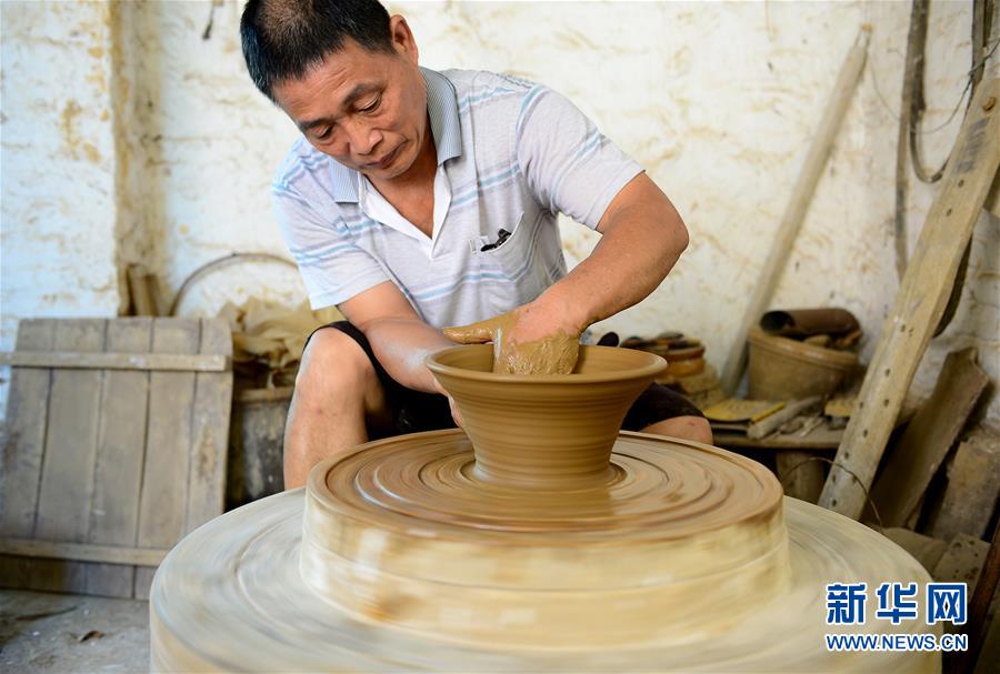 蒋太华和他44年的陶艺人生