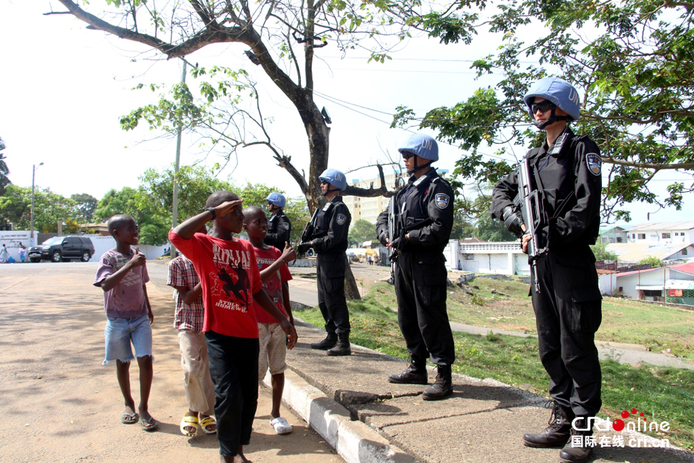 图片默认标题 图片默认标题_fororder_第四支赴利比里亚防暴队在利