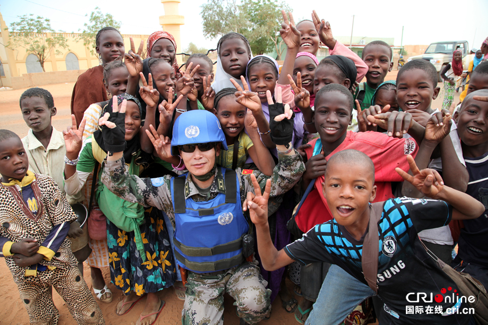 图片默认标题 图片默认标题_fororder_中国蓝盔深受当地百姓欢迎,