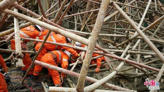 雲南一在建大樓腳手架坍塌13人被埋