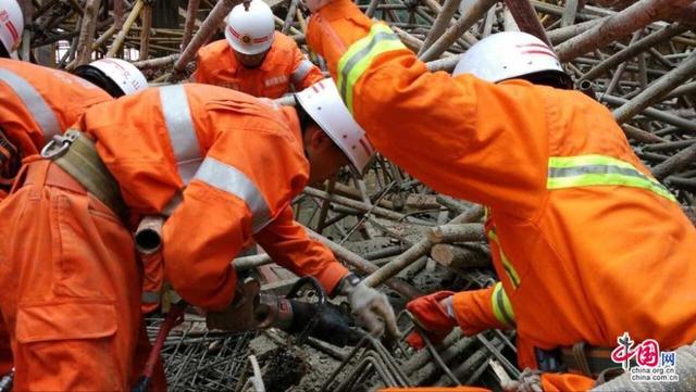 雲南一在建大樓腳手架坍塌13人被埋