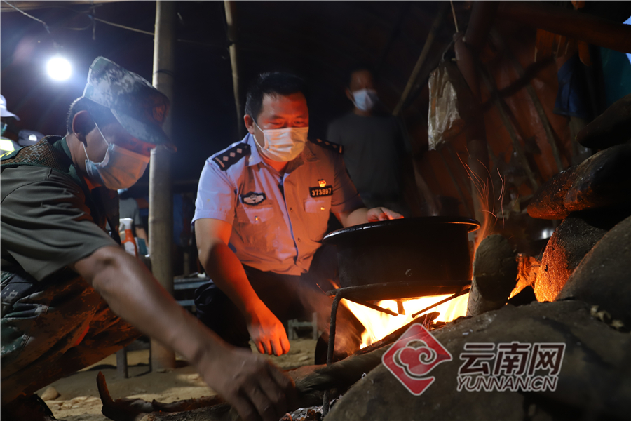 【圖片故事】夜幕下的中緬邊境疫情防控執勤點