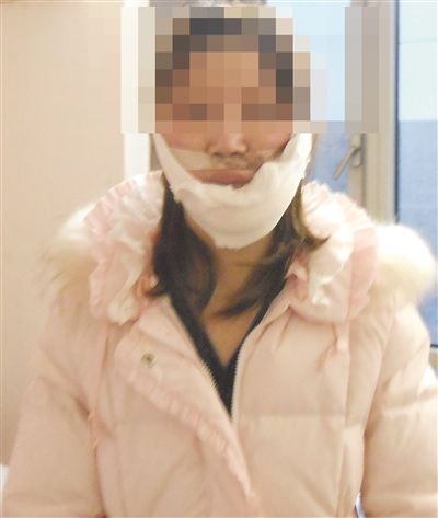 安徽女子赴韩国整形成"歪嘴" 为维权被关看守所