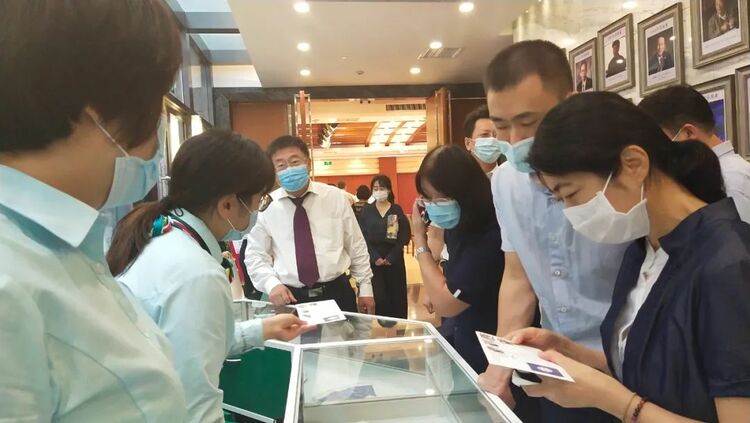 第八组《中国现代科学家》邮票首发，有谁入选？