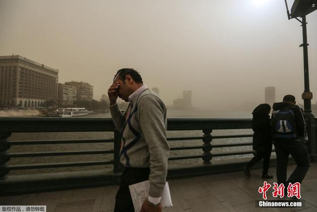 埃及遭遇沙塵暴 黃沙蔽日導致開羅機場關閉