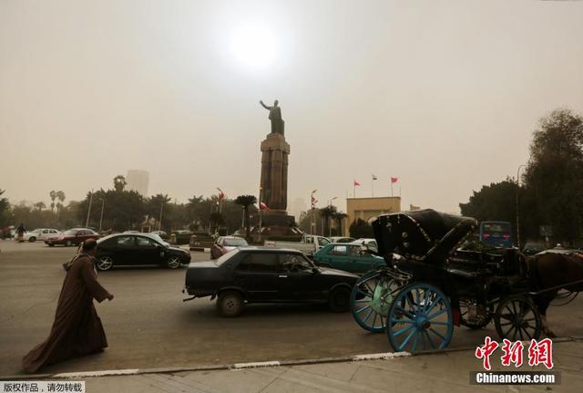 埃及遭遇沙尘暴 黄沙蔽日导致开罗机场关闭