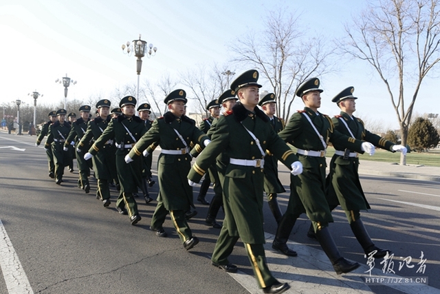 神秘武警负责外国元首专机警卫 身高须1.82至1.85米