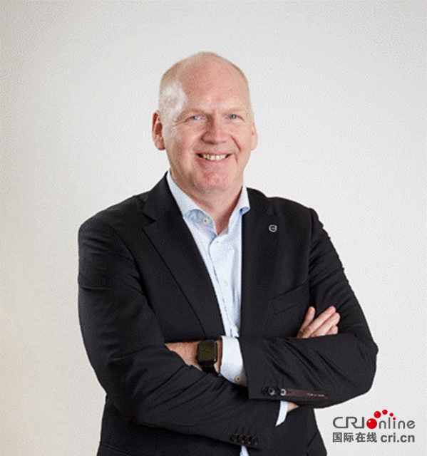 汽车频道【独家+焦点轮播图】玉兰芬芳 与“沃”同享 沃尔沃汽车亚太区研发副总裁拉尔森荣膺上海市“白玉兰纪念奖”