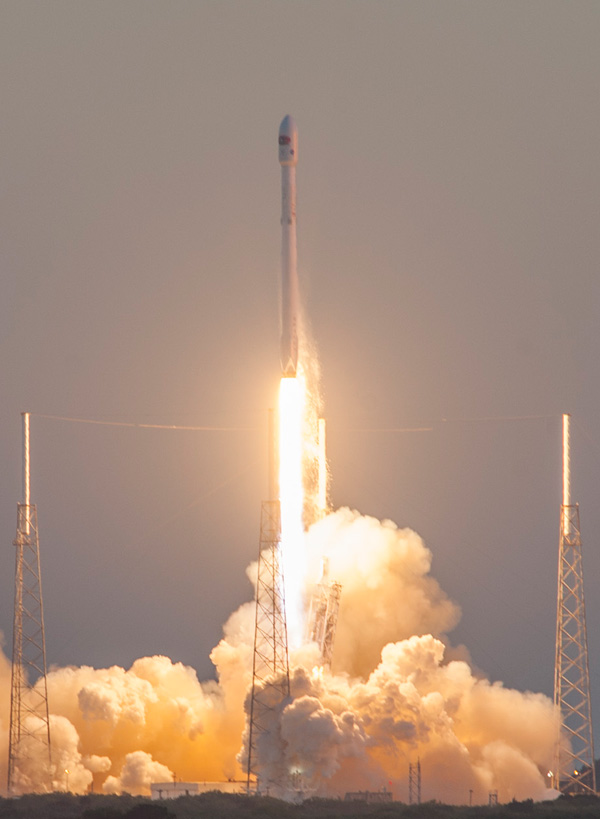 美国SpaceX成功发射“猎鹰9号”火箭 搭载气候观测卫星