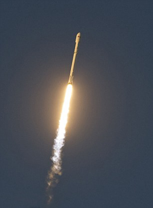 美國SpaceX成功發射“獵鷹9號”火箭 搭載氣候觀測衛星