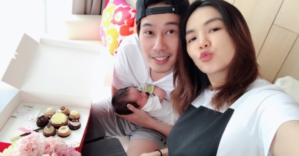 ella陪老公庆祝父亲节 晒两人烈焰红唇照