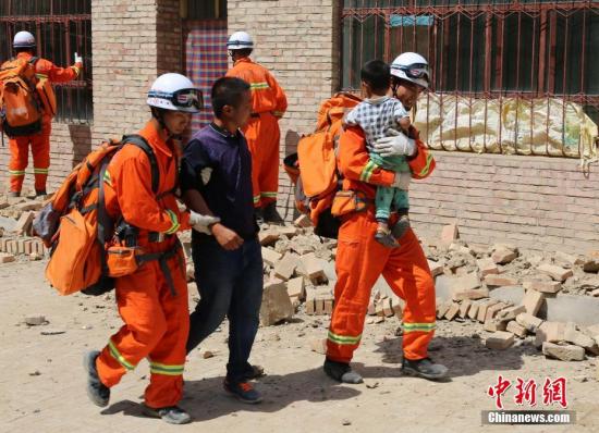 新疆精河地震经济损失1.5亿 救灾物资已运抵灾区