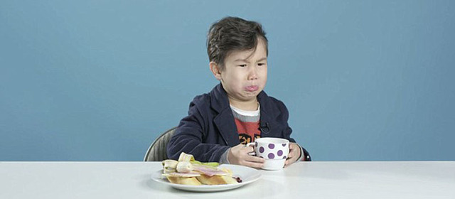 美国儿童尝试世界各国早餐 幽默反应引爆笑