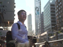 深圳城市变迁改变了他的人生轨迹：内地有无限的机会！_fororder_（横版封面）深圳城市变迁改变了他的人生轨迹