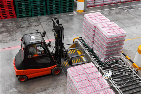 中国第一矿泉城 老百姓“喝出来”的幸福感