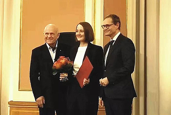 岳华峰率团访问德国 推动两地经贸交流