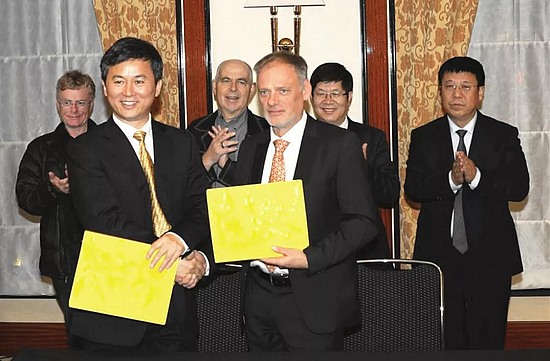 岳华峰率团访问德国 推动两地经贸交流