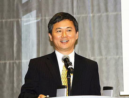 岳华峰率团访问德国 推动两地经贸交流