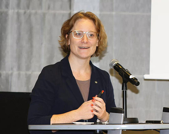 岳华峰率团访问德国 推动两地经贸交流