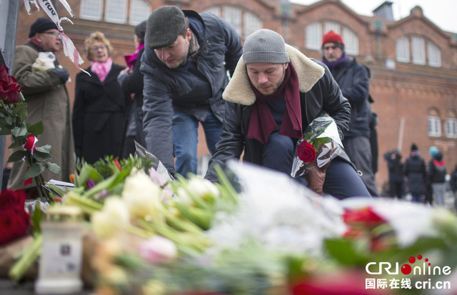丹麥首相前往猶太教堂悼念槍擊案遇難者