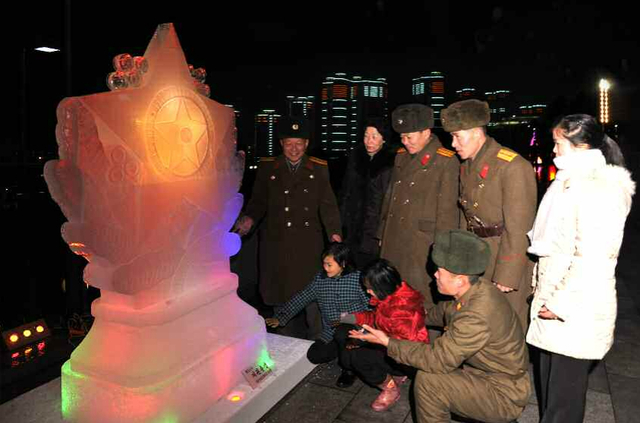 朝鮮辦冰雕展紀念金正日誕辰73週年