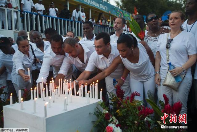 海地總統前往事發地悼念狂歡節觸電遇難者