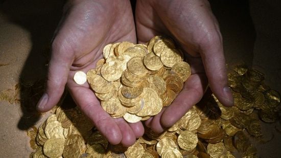 以色列海港发现两千枚千年金币 将继续挖掘