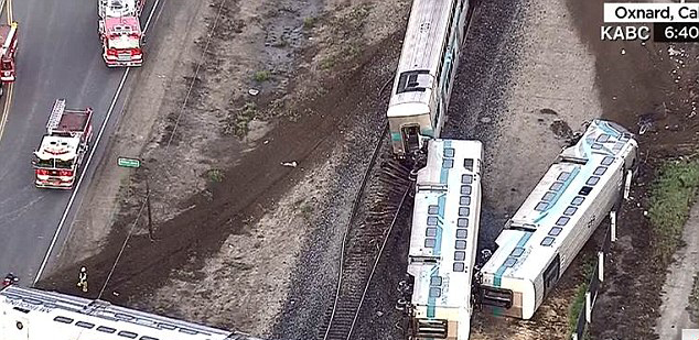 美国南加州轻轨与货车相撞 造成至少30人受伤