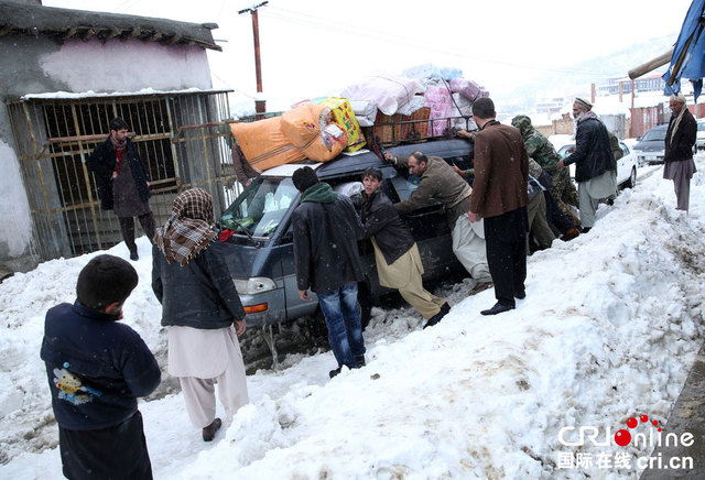 阿富汗暴雪引发雪崩 已致124人死亡
