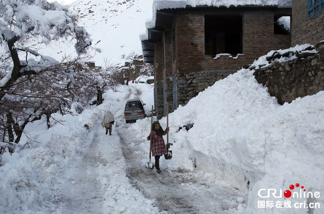 阿富汗暴雪引发雪崩 已致124人死亡
