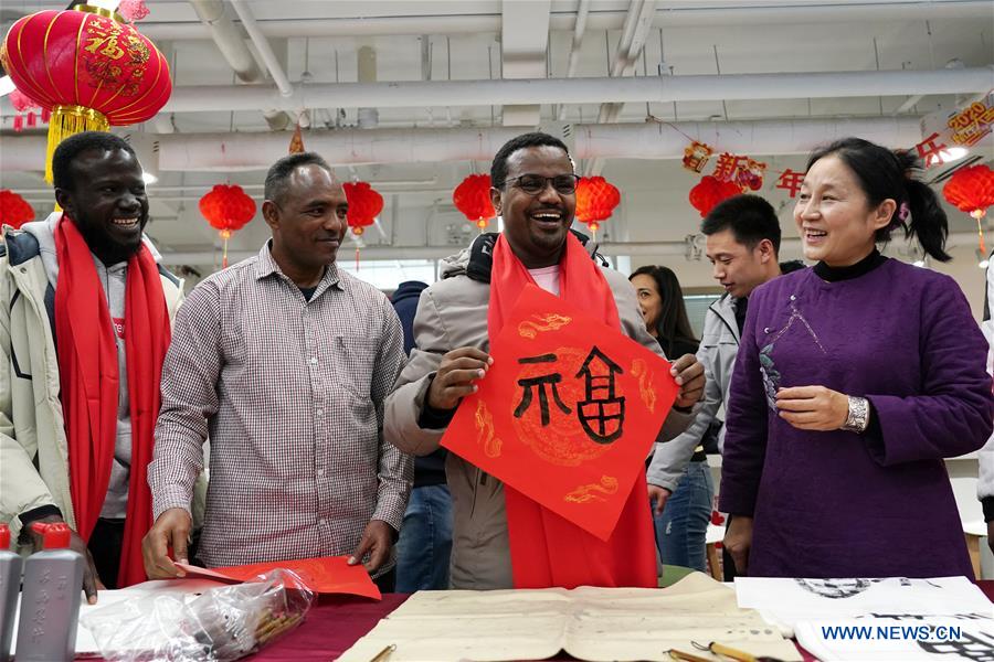 Int'l students attend Spring Festival cultural event in Beijing
