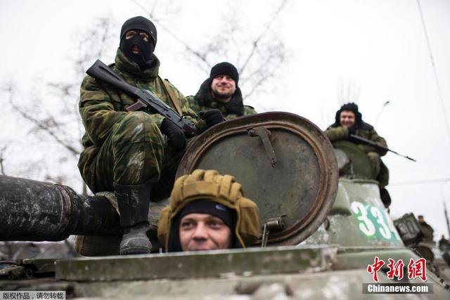 乌克兰民间武装从顿涅茨克撤离重武器