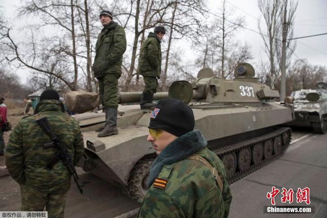 乌克兰民间武装从顿涅茨克撤离重武器