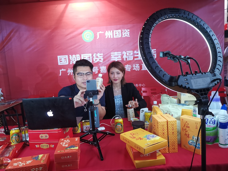 千年商业街广州市北京路焕“新颜”_fororder_北京路上的直播间