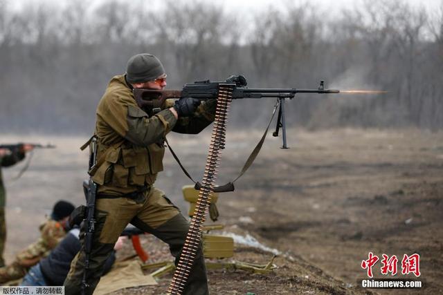 乌克兰民间武装射击训练 AK步枪火箭炮悉数上阵